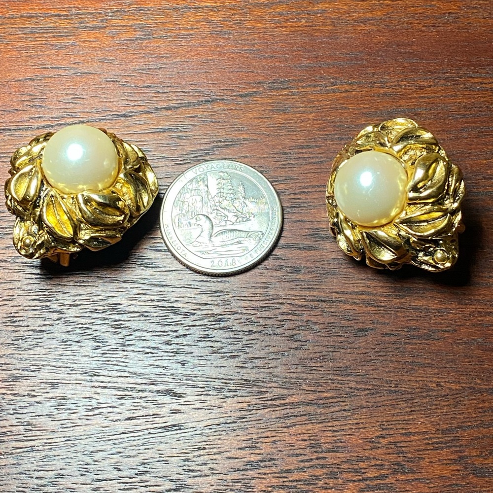 Vintage Gold Tone Faux Pearl Swirl Clip-On Earrings